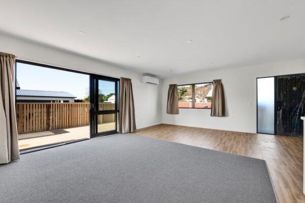 43_800px Lounge area in a transportable transbuild home