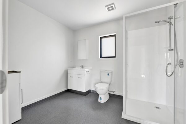 44_800px Laundry and bathroom space with toilet and shower in a transportable home