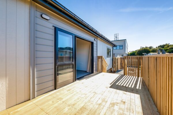 51_800px Transportable home entrance with a ranchslider as the front entrance