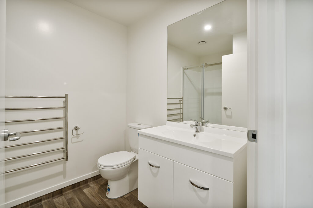 Transbuild 2B_BatLRoom_LR01 Bathroom in a transbuild commercial developer series home