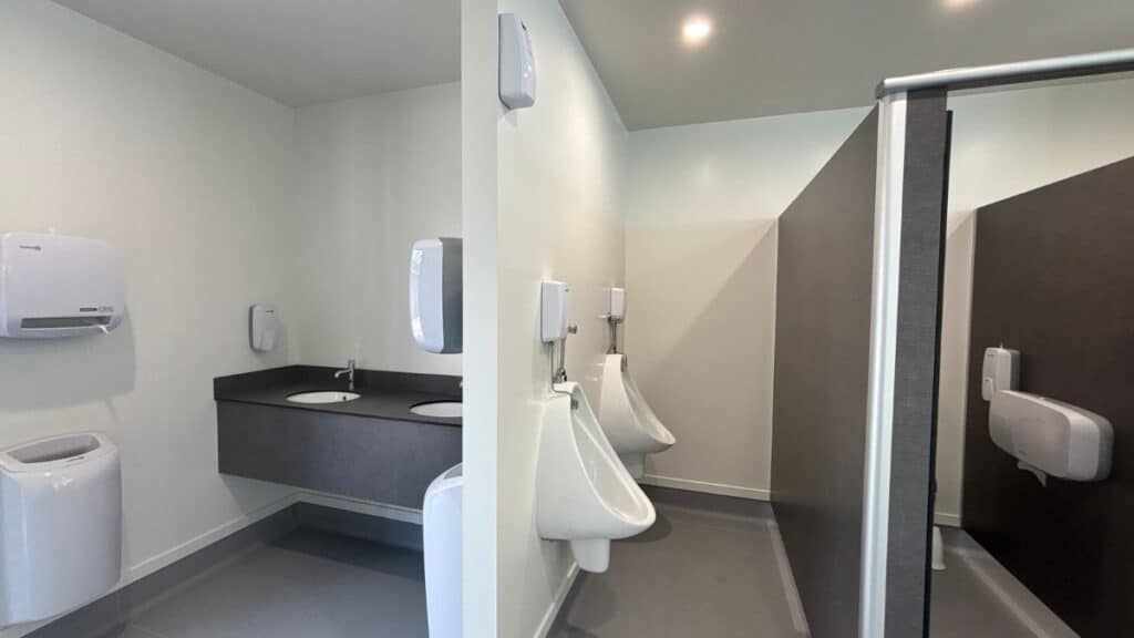 transbuild-commercial-office-commercial-auckland-ablution-interior-03-1