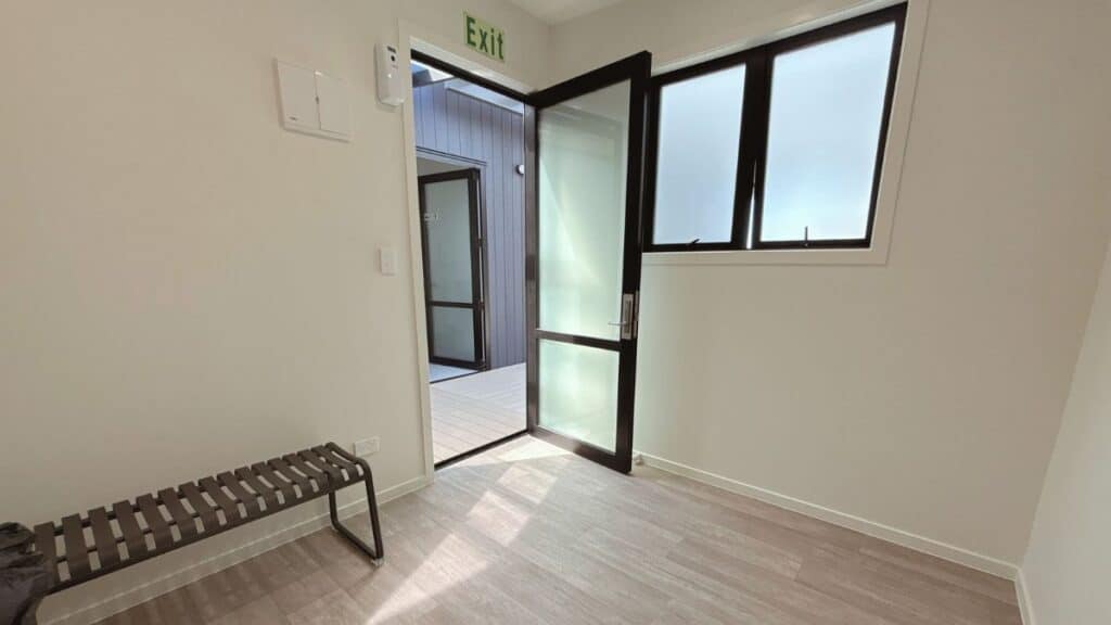 transbuild-commercial-office-commercial-auckland-changing-room-02