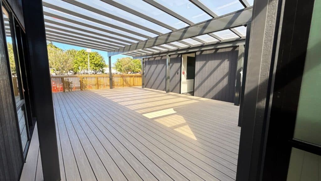transbuild-commercial-office-commercial-auckland-connecting-decking-01