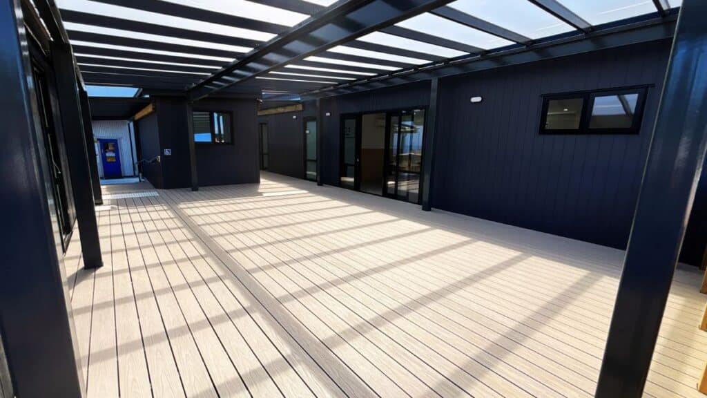 transbuild-commercial-office-commercial-auckland-connecting-decking-03