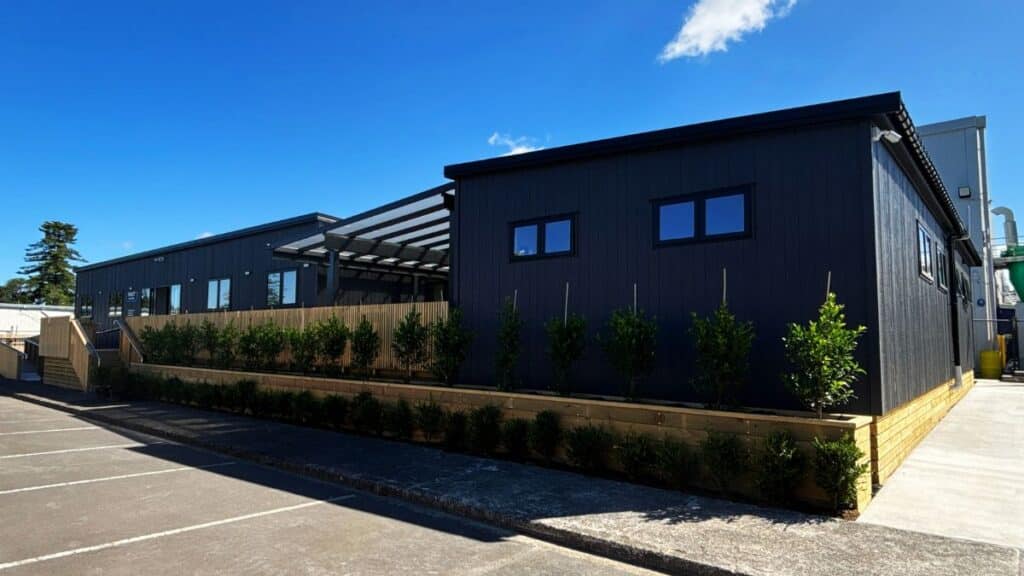transbuild-commercial-office-commercial-auckland-pact-group-hero Exterior image of commercial office transportable building by Transbuild for client Pact group